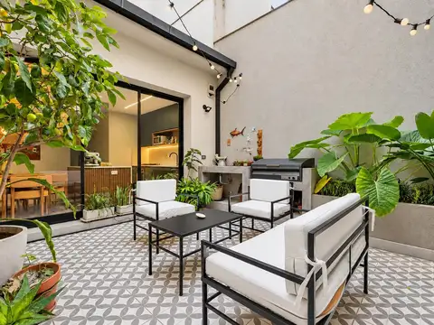 Departamento 3 ambientes refaccionado con gran patio en Recoleta