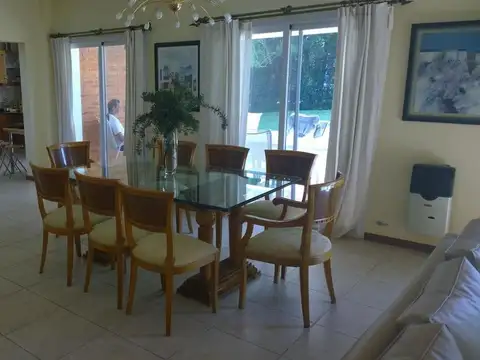 Casa 6 ambientes con 3 baños