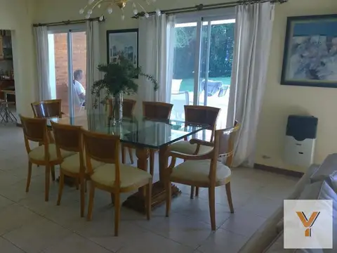 Casa 6 ambientes con 3 baños