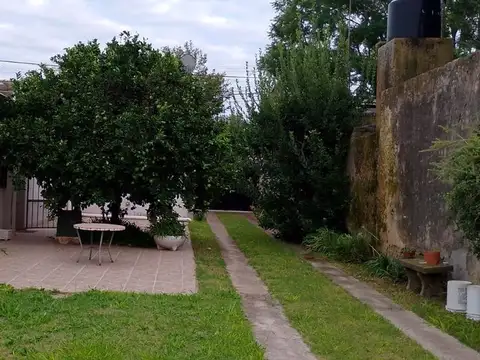 Casa 4 ambientes con 2 baños