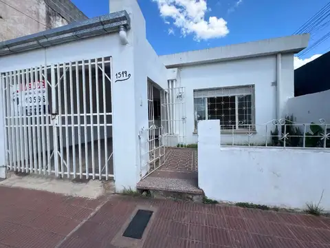 CASA EN VENTA 2 DORM. APTA CREDITOS CON COCHERA