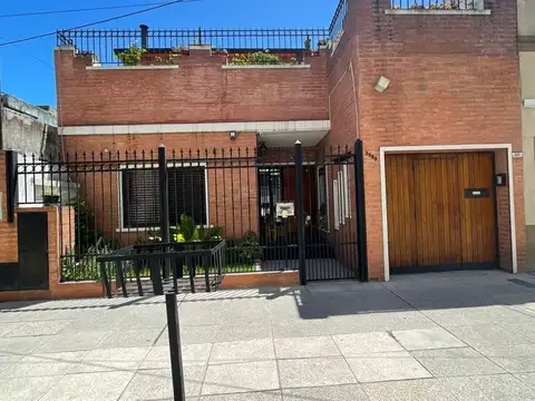 PH tipo casa en Ciudadela – 4 ambientes amplios