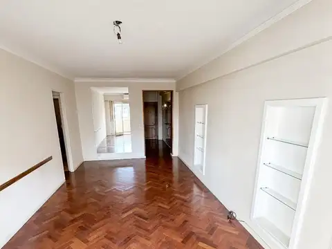 Departamento 4 amb. con balcón al contrafrente