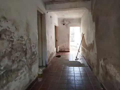 Casa 7 ambientes con 2 baños