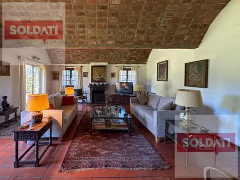 Casa en Venta con 3 cocheras