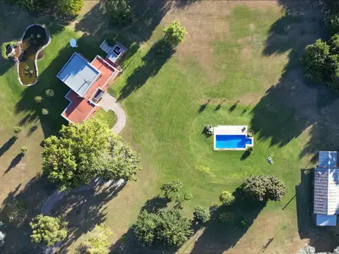 VENTA Campo de 25.000mts en Zelaya con residencia principal, 2 casas de huéspedes y pileta