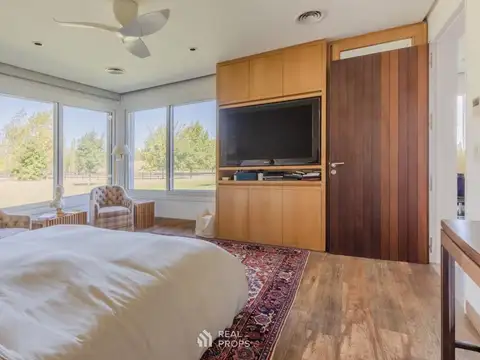 VENTA Campo de 25.000mts en Zelaya con residencia principal, 2 casas de huéspedes y pileta