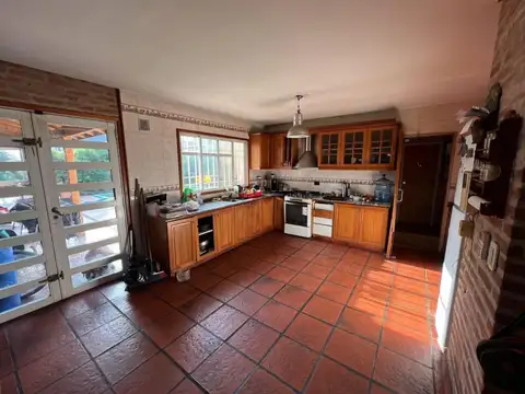 OPORTUNIDAD CHALET 5 AMBIENTES CIUDAD JARDIN ESCUCHA OFERTA