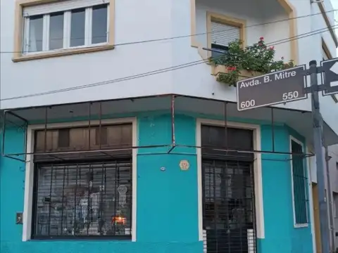 Local en Alquiler en Esquina sobre Av. Mitre, Florida – 30 m² con Excelente Vidriera