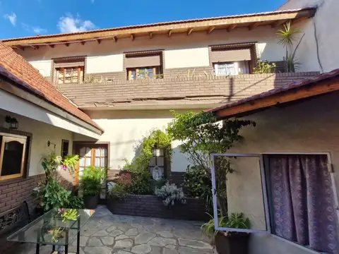 Casa 5 ambientes con 2 baños