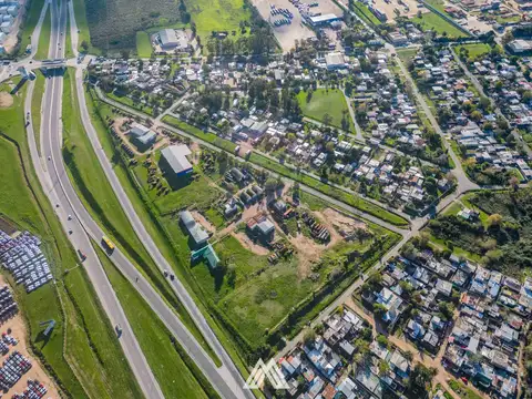 ALQUILER DE GRAN PREDIO CON DEPÓSITOS SOBRE RUTA 1