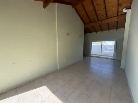 Depto Tipo Casa en Alquiler de 4 ambientes