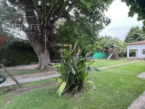 Venta de 3 casas en block. City Bell, La Plata