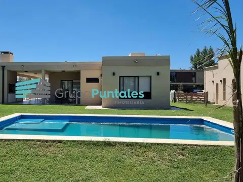 Casa en Venta con 2 cocheras