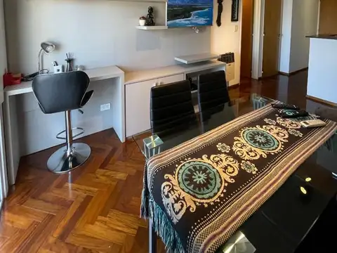 BROWN 2000, Piso Bro