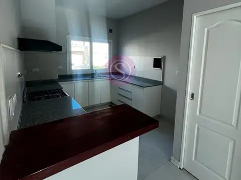 Casa 3 ambientes con 2 baños