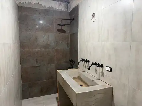 Casa 6 ambientes con 2 baños