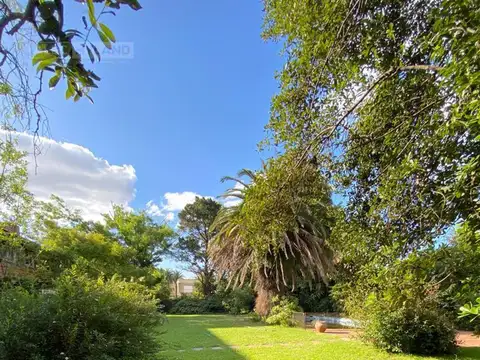 Casa en Venta con 4 cocheras