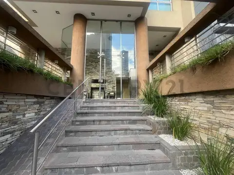 Sarmiento 200, Piso 0