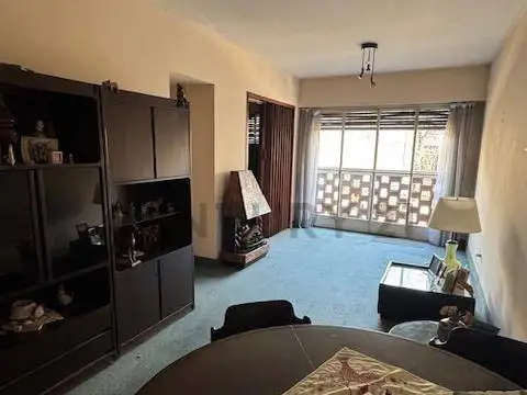 Venta Amplio Departamento 3 ambientes con hermoso balcón corrido, Monserrat