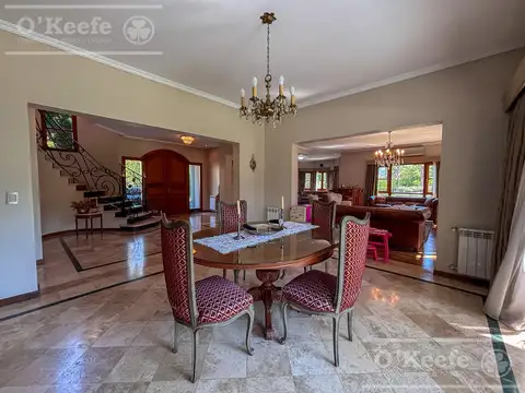 Casa en Venta con 2 cocheras