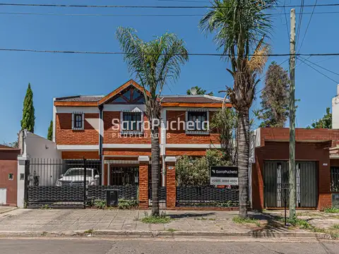Venta Casa 4 ambientes con quincho, jardín y cochera cubierta en Palomar.