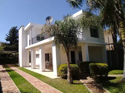 Venta casa 2 plantas de 3 dormitorios con pileta, APTO CRÉDITO en Pueblo Esther
