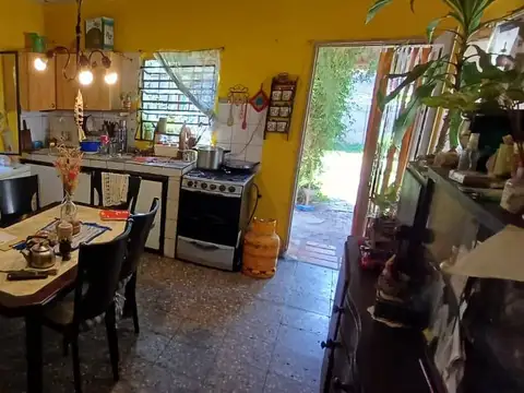 Casa 4 ambientes con 1 baño
