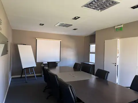 Oficina en Alquiler en Villa Rosa, USD 7.900