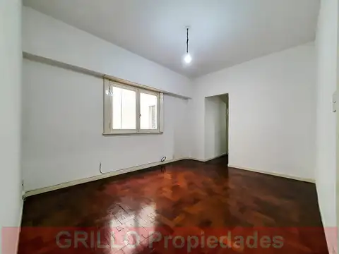 Baigorria 2948. Departamento 2 ambientes. Baño completo. Cocina independiente. Lavadero. Bajas expensas.