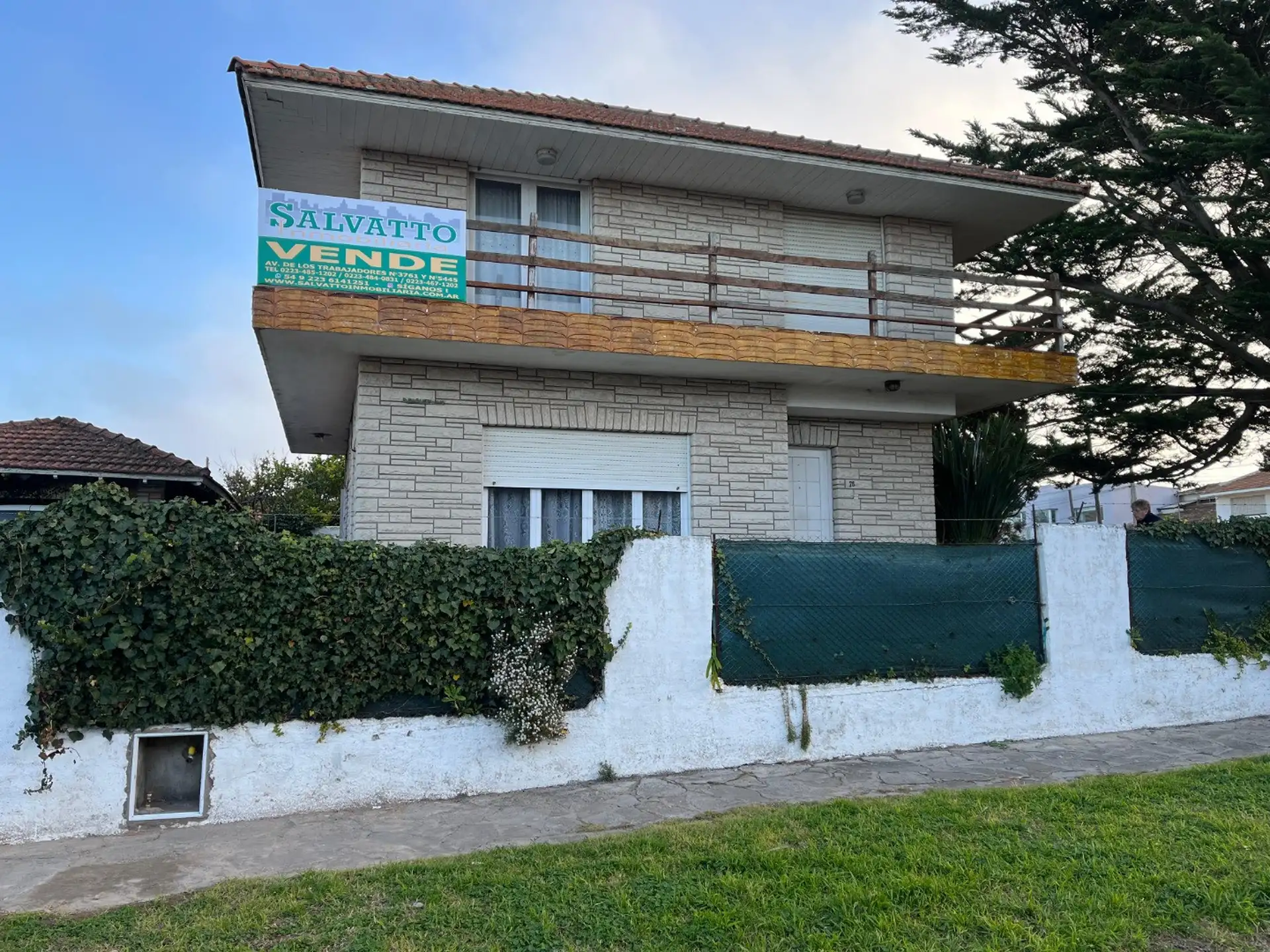 Chalet en esquina a metros del mar en barrio Faro