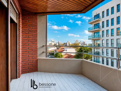 Semipiso 4 Ambientes con Dependencia - Cochera y Baulera Doble