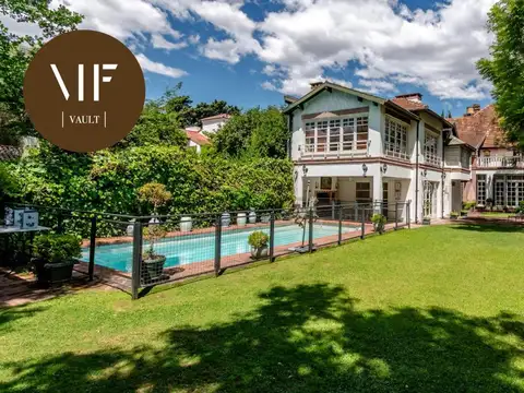 Importante casa de estilo sobre la calle Roque Sáenz Peña a la venta en San Isidro.