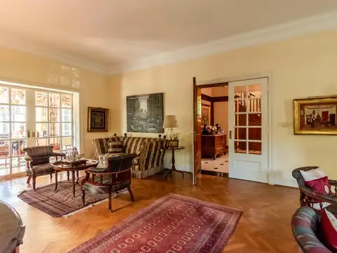 Casa 10 ambientes con 6 baños