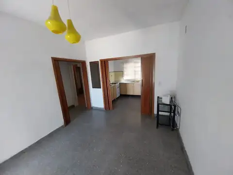 Casa en Alquiler en Moron Sur, $ 900