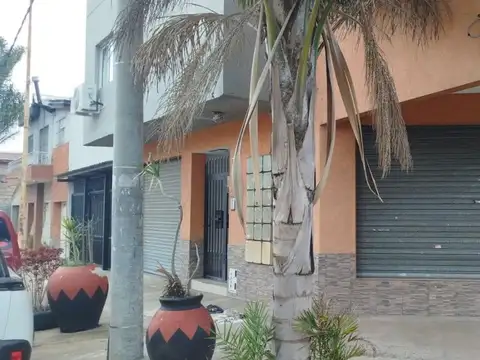 Dpto. de 2 Amb sobre avenida