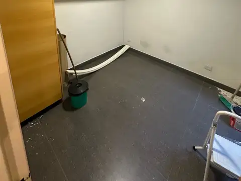 Oficina 4 ambientes con 1 baño