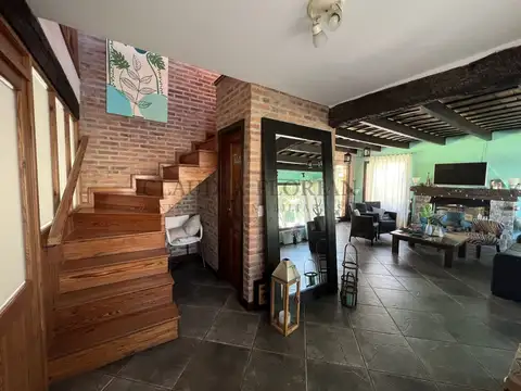 Casa 4 ambientes con 2 baños