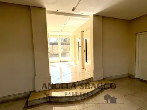 Lorenzo Lopez, Pilar Centro. 300