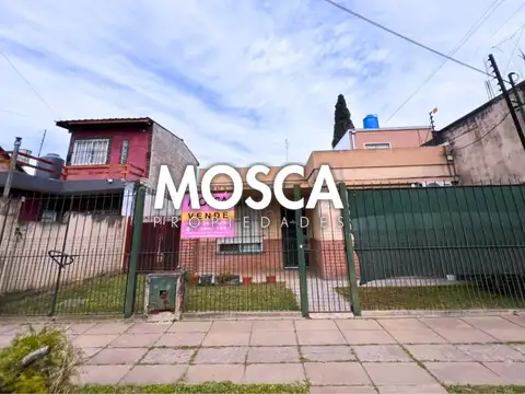 VENDO CASA A METROS DE AUTOPISTA ACCESO OESTE MORENO