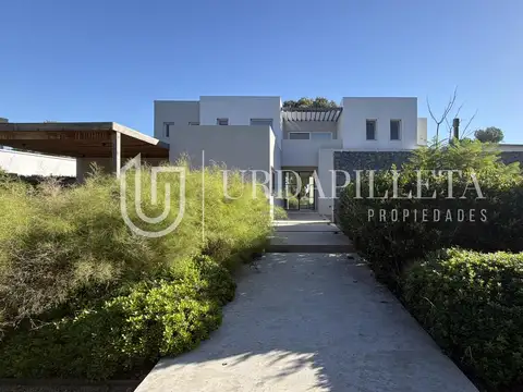 Casa en venta en Pilara en La Berlina con vista al campo de golf - URDAPILLETA PROPIEDADES