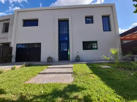 Av. Alicia moreau de Justo al 900