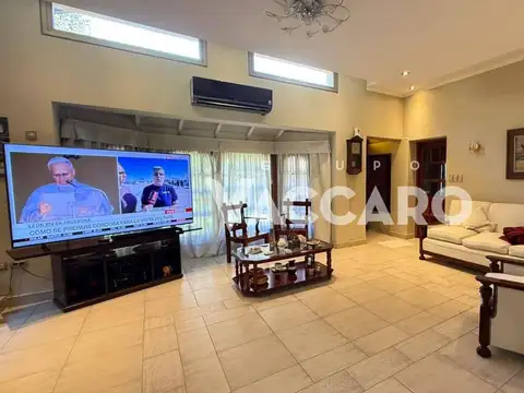 Venta de casa , 5 Ambientes en Moreno Centro.
