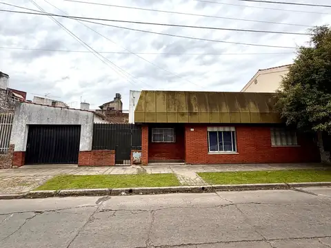 VENTA - CASA 3 AMB - COCHERA - CASEROS - TRES DE FEBRERO