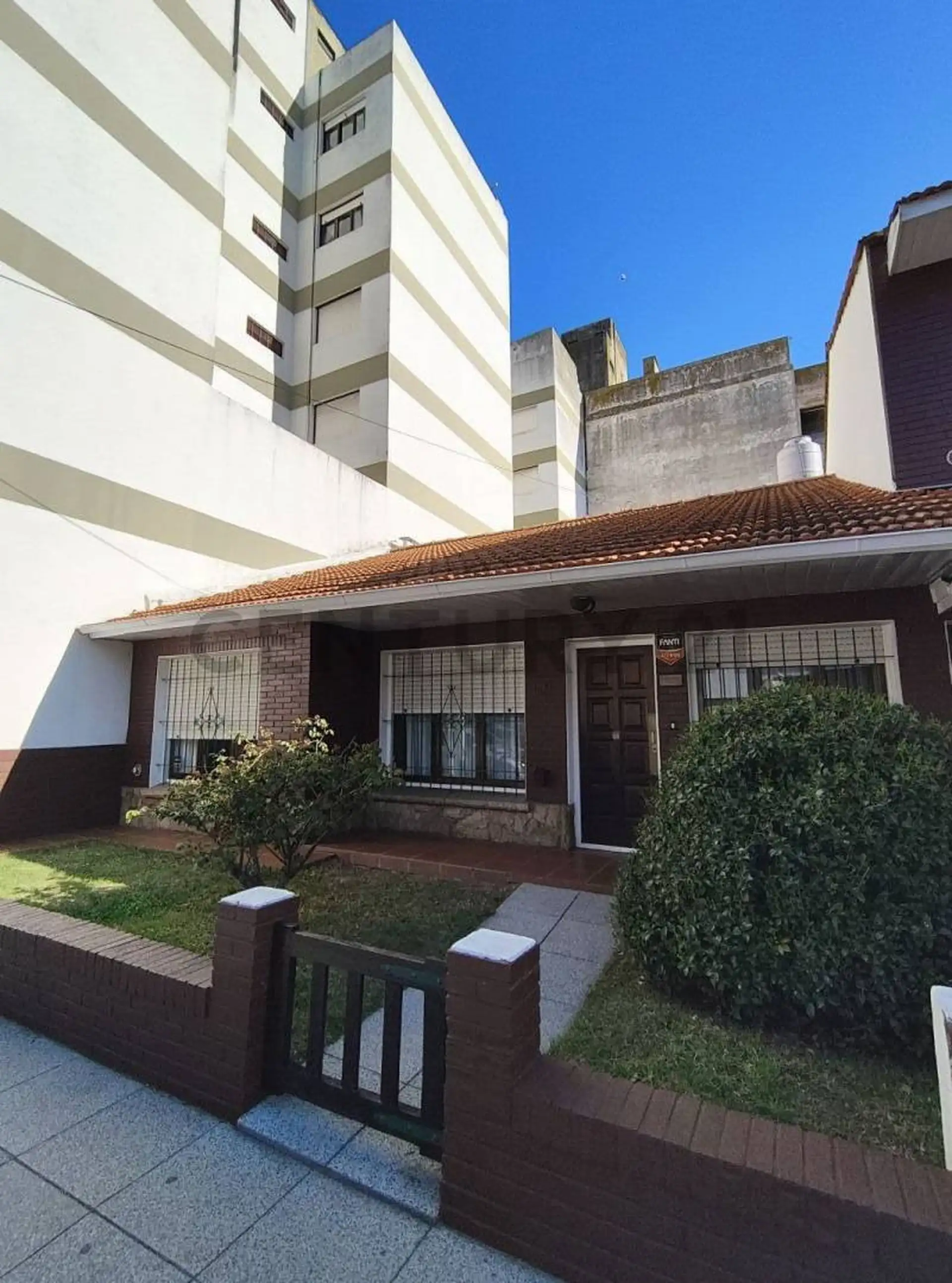 CASA 5 AMBIENTES BARRIO SAN JOSÉ