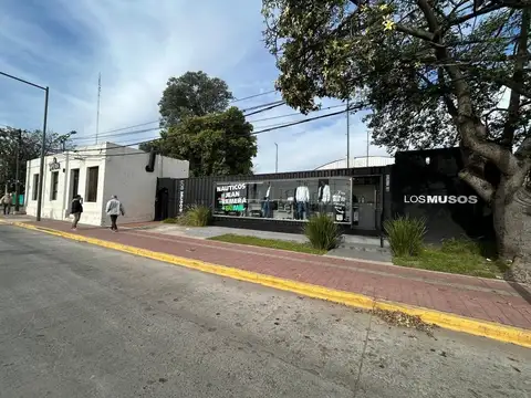 ALQUILER LOCAL ZONA NORTE CON PATIO 
