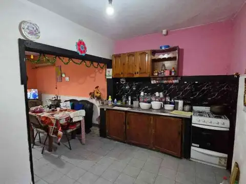 VENTA CASA GRAN TERRENO IDEAL INVERSOR BERAZATEGUI