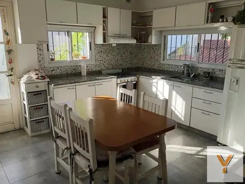 Departamento en venta - 2 Dormitorios 1 Baño - 112Mts2 - Bernal