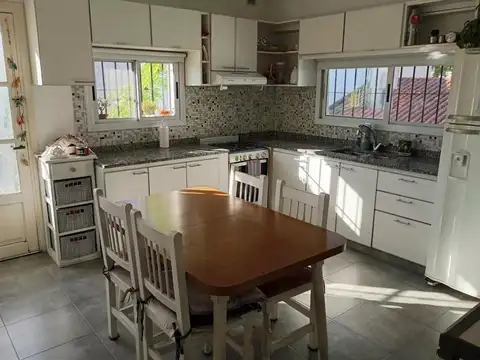 Departamento en venta - 2 Dormitorios 1 Baño - 112Mts2 - Bernal