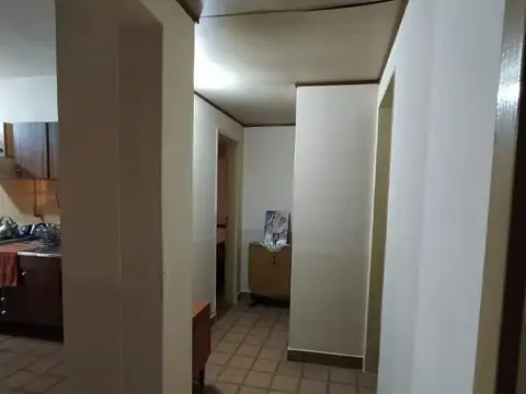 Italia al 5000. Casa 2 dormit, con cocheras, patio, pileta.